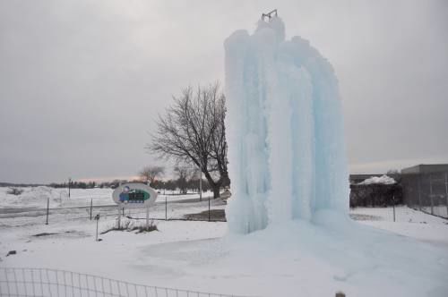 Warm spells delay growth of Cadillac ice tree